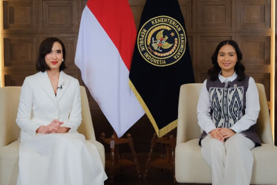 Menteri Pariwisata, Widiyanti Putri Wardhana saat bersama Wakil Menteri Pariwisata Ni Luh Puspa (dok. rentak.id)