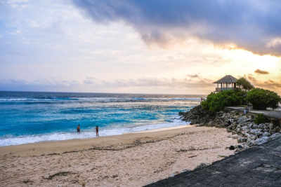 Pantai di Bali (dok. gapuranews.com)