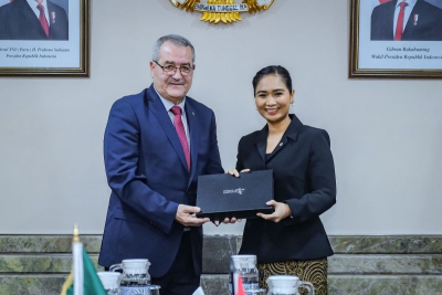 Wakil Menteri Pariwisata Ni Luh Puspa menyambut Ketua Majelis Rakyat Nasional Aljazair Mohamed Yazid Benhemmouda (dok. gapuranews.com)