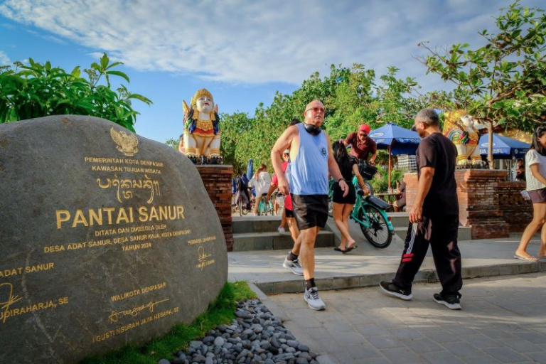 Gejolak Timur Tengah Tak Goyahkan Pariwisata RI, Menpar Pastikan Destinasi Tetap Aman